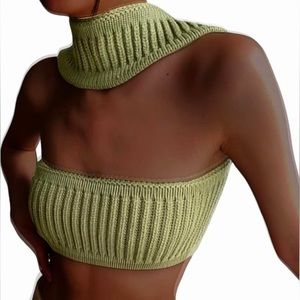Strapless crop top twist